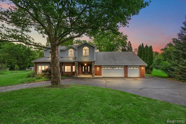 front view picture of 28028 Alycekay Rd, Farmington, MI. 48334