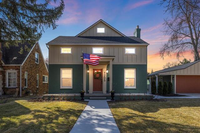 front view picture of 1205 N Washington Ave, Royal Oak, MI. 48067