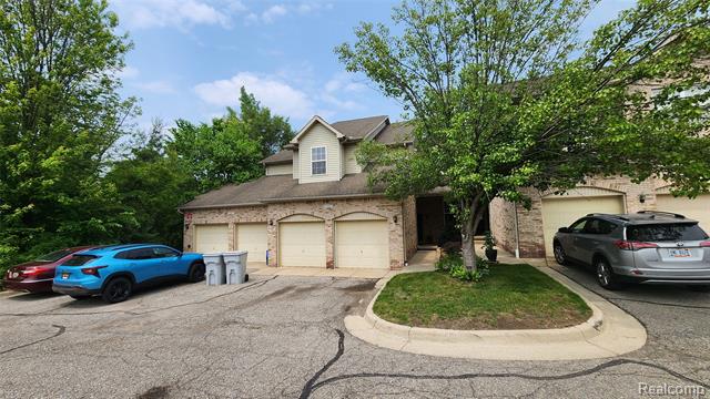 front view picture of 5889 High Pointe Court, Brighton, MI. 48116