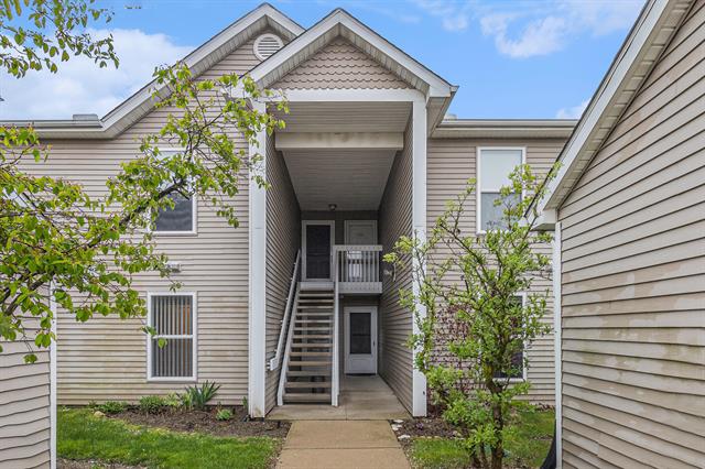 front view picture of 1749 Weatherstone, Ann Arbor, MI. 48108