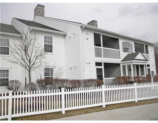 front view picture of 2822 S Knightsbridge Circle, Ann Arbor, MI. 48105