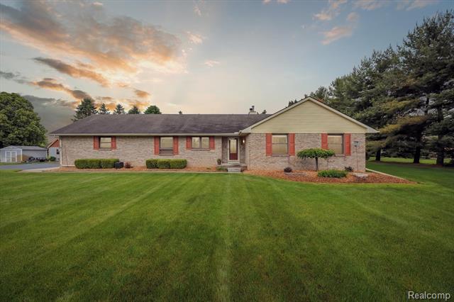 front view picture of 9762 Dickerson Court, South Lyon, MI. 48178
