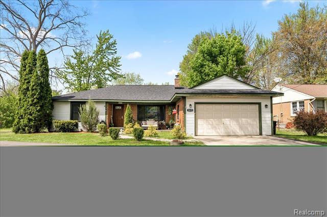 front view picture of 1075 E Hill Road, Grand Blanc, MI. 48439