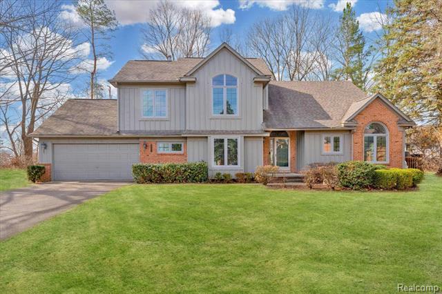 front view picture of 37695 Burton Dr, Farmington, MI. 48331