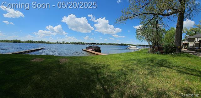 front view picture of 832 Maury Place, Howell, MI. 48843