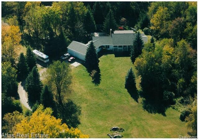 front view picture of 4715 Fox Lake, Goodrich, MI. 48438