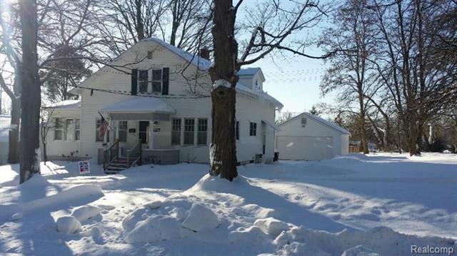front view picture of 427 Lake Street, Howell, MI. 48843
