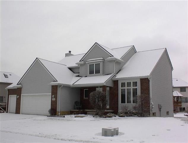 front view picture of 565 Ironwood Way, Saline, MI. 48176