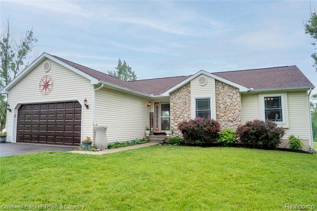 front view picture of 4152 Emily Court, Howell, MI. 48843
