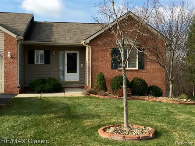 front view picture of 1278 Crystal Pointe Circle, Fenton, MI. 48430