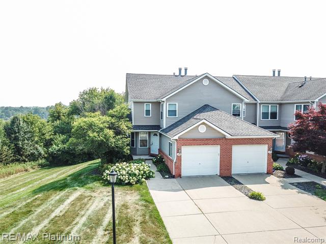 front view picture of 1496 Steeplechase Court, Howell, MI. 48843