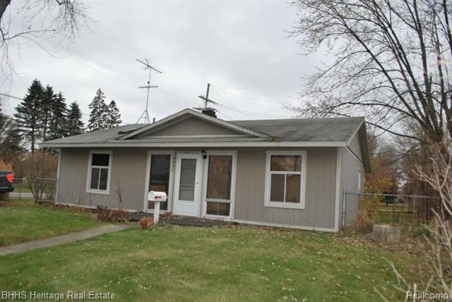 front view picture of 6498 Richalle Street, Brighton, MI. 48116