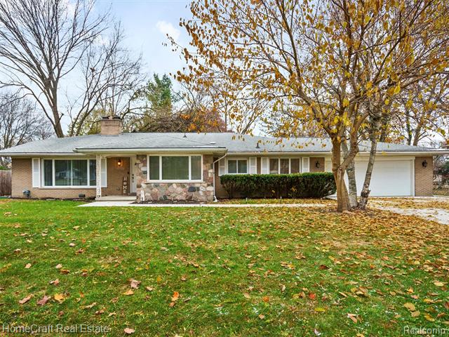 front view picture of 28626 Sunset Blvd W, Southfield, MI. 48076