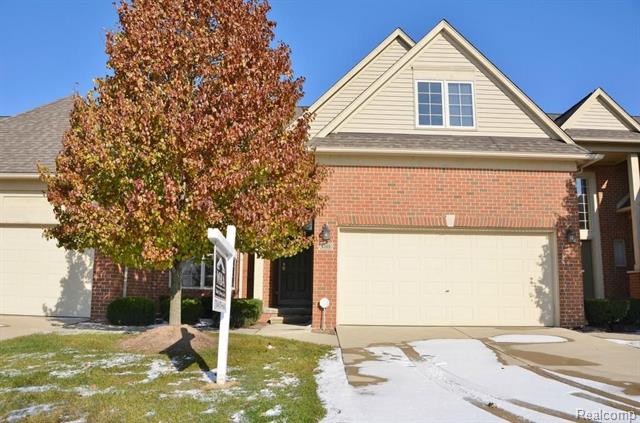 front view picture of 4105 North Grande Way, Trenton, MI. 48183