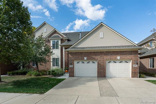 front view picture of 29391 Woodpark Circle, Warren, MI. 48092