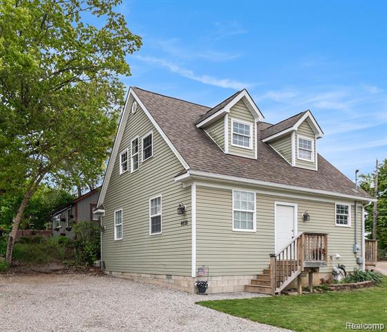 front view picture of 6532 Bennett Lake Road, Fenton, MI. 48430