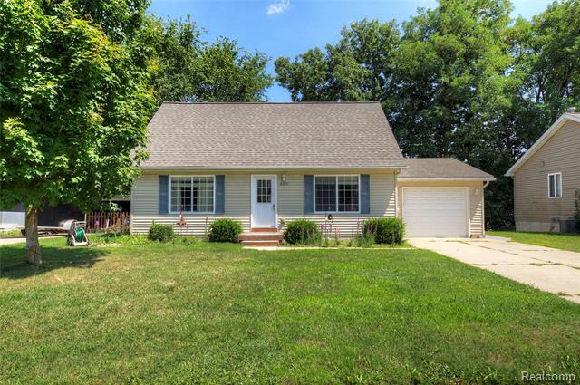 front view picture of 8972 Ash Drive, Whitmore Lake, MI. 48189