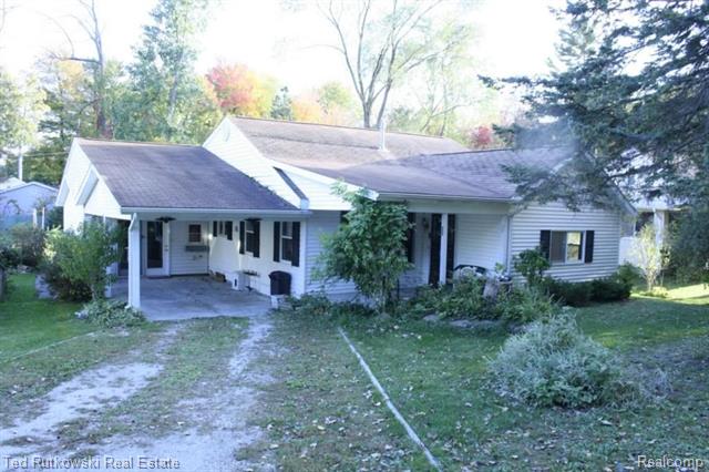 front view picture of 7410 Shoreward Road, Lexington, MI. 48450