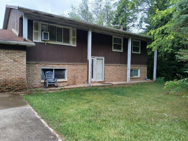 front view picture of 5490 Pingree Road, Howell, MI. 48843