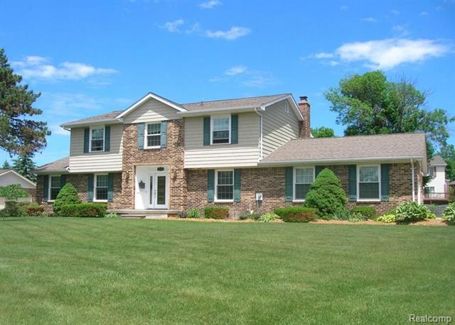front view picture of 711 Boutell Drive, Grand Blanc, MI. 48439
