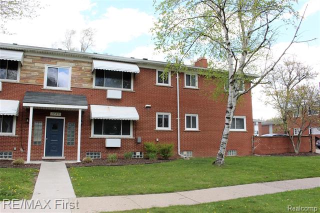 front view picture of 1725 Gardenia Ave, Royal Oak, MI. 48067