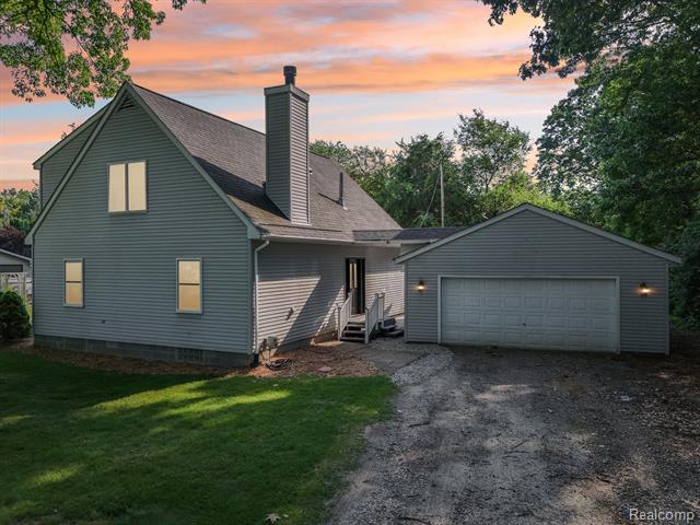 front view picture of 10746 Winthrop, Pinckney, MI. 48169