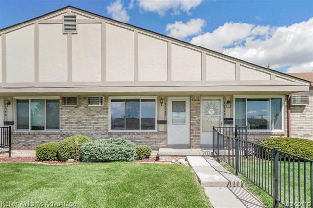 front view picture of 25348 Franklin Terrace, South Lyon, MI. 48178