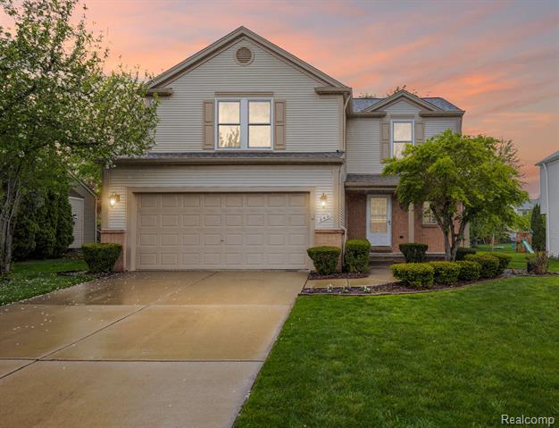front view picture of 240 Biltmore Drive, Troy, MI. 48084