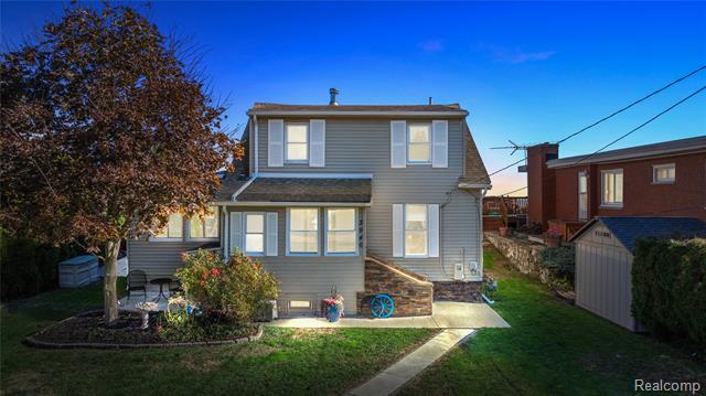 front view picture of 3946 Lakeshore Drive, Newport, MI. 48166