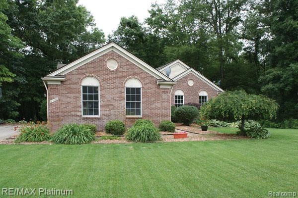 front view picture of 21808 Celestial Circle, Pinckney, MI. 48169