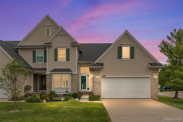 front view picture of 109 Burwyck Park Drive, Saline, MI. 48176