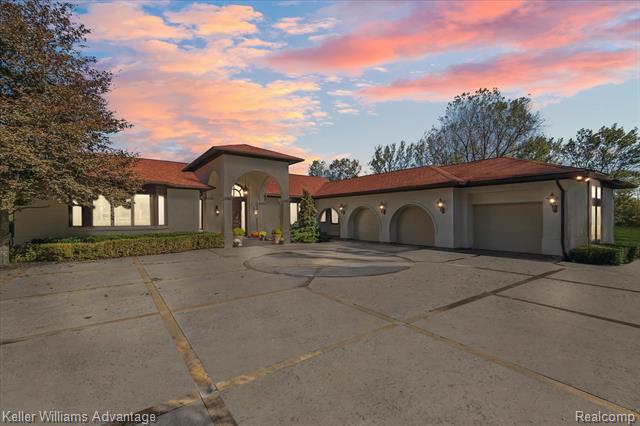 front view picture of 9109 N Territorial Road, Plymouth, MI. 48170