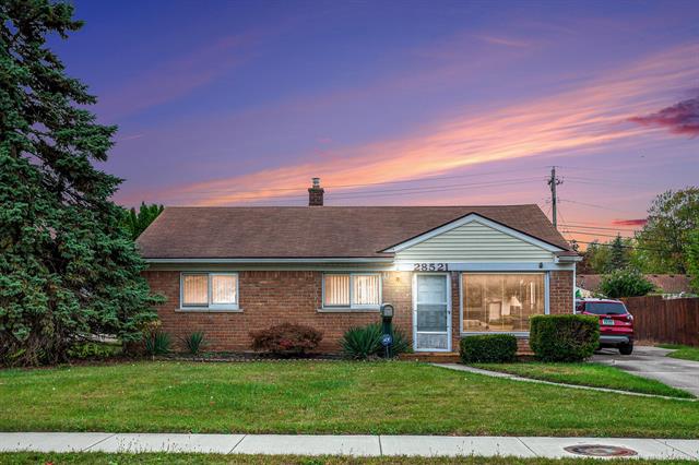 front view picture of 28521 Sutherland St, Southfield, MI. 48076
