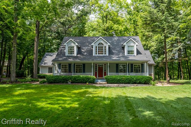 front view picture of 8123 Baypointe Drive, Brighton, MI. 48114