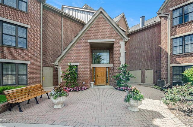 front view picture of 36 Pointe Park, Grosse Pointe, MI. 48230