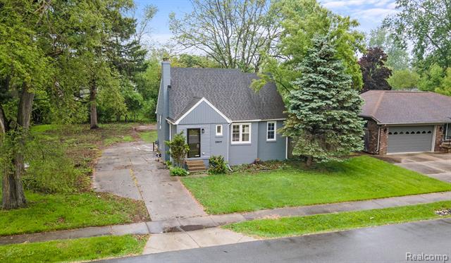 front view picture of 28517 Aberdeen St, Southfield, MI. 48076