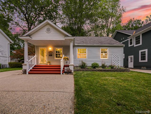 front view picture of 1036 Ferris Ave, Royal Oak, MI. 48067