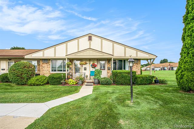 front view picture of 25235 Franklin Terrace, South Lyon, MI. 48178