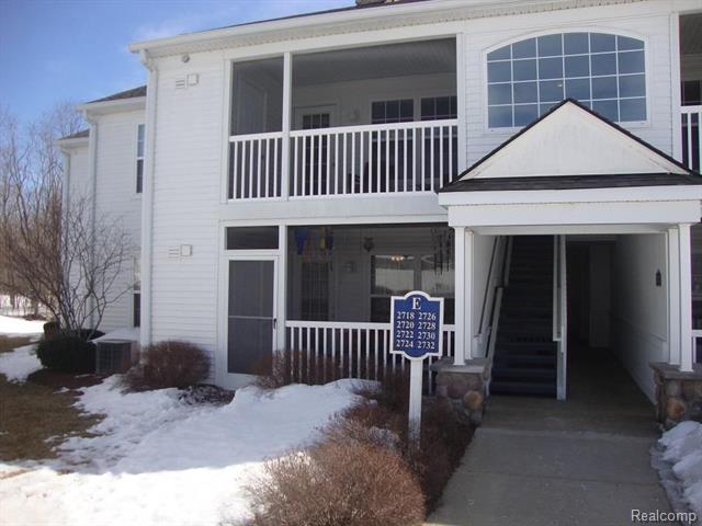 front view picture of 2718 S Knightsbridge Circle, Ann Arbor, MI. 48105