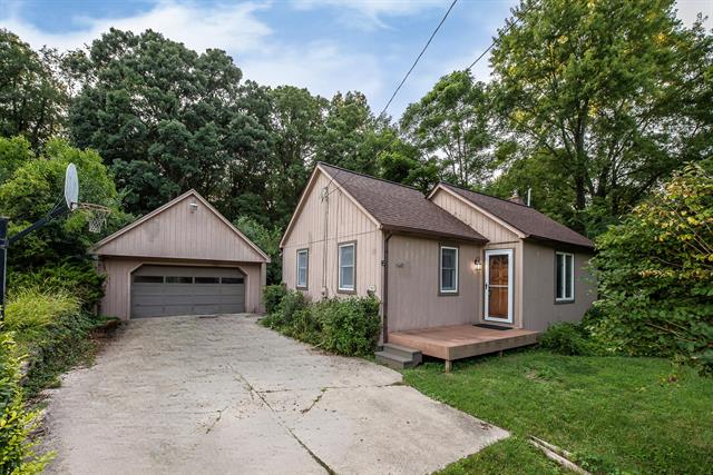 front view picture of 945 Rose Drive, Ann Arbor, MI. 48103
