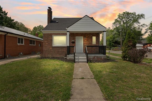 front view picture of 19215 Winthrop Street, Detroit, MI. 48235