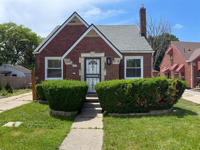front view picture of 5016 E Outer Drive, Detroit, MI. 48234