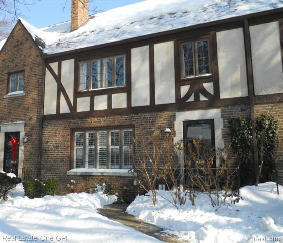 front view picture of 498 Saint Clair Street, Grosse Pointe, MI. 48230