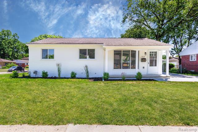 front view picture of 2018 Kenwood Ct, Royal Oak, MI. 48067