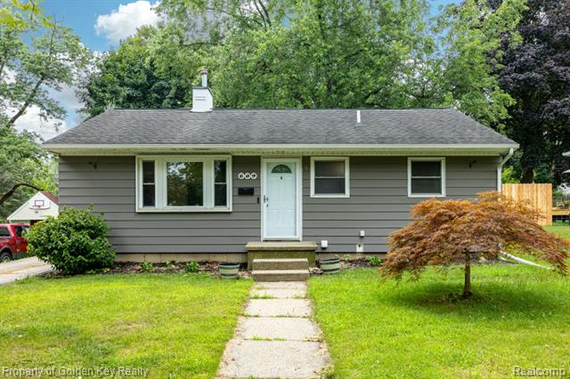 front view picture of 609 W Crane Street, Howell, MI. 48843