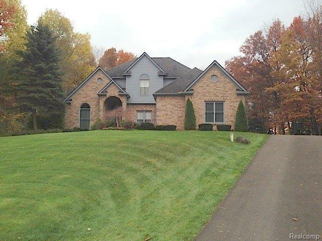 front view picture of 4788 Windswept Drive, Milford, MI. 48380