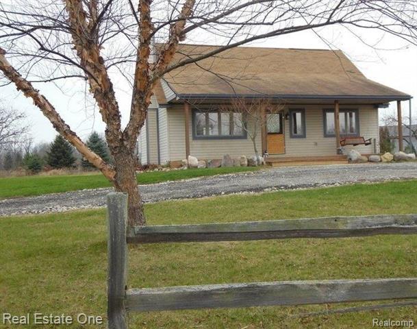 front view picture of 9808 Crofoot Road, Fowlerville, MI. 48836
