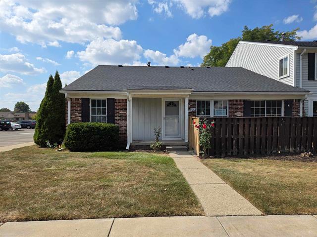 front view picture of 39551 Heatherheath Drive, Clinton Township, MI. 48038