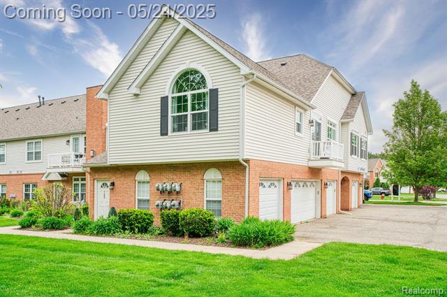 front view picture of 760 Olde English Circle, Howell, MI. 48855