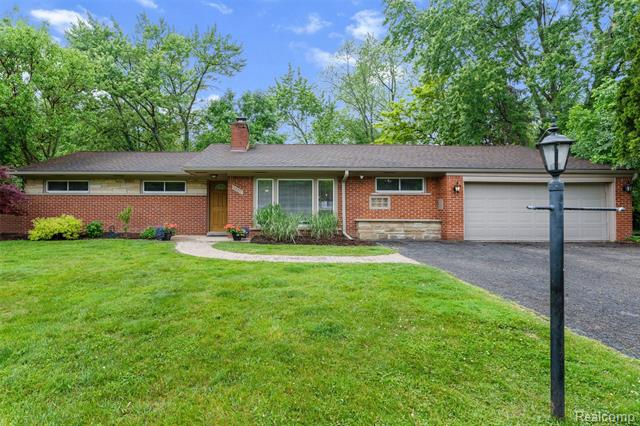 front view picture of 28317 New Castle Rd, Farmington, MI. 48331
